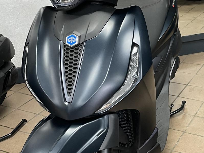 PIAGGIO BEVERLY 300 S HPE ABS ASR équipé de top case