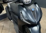 PIAGGIO BEVERLY 300 S HPE ABS ASR équipé de top case