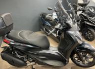 PIAGGIO BEVERLY 300 S HPE ABS ASR équipé de top case