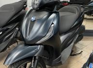 PIAGGIO BEVERLY 300 S HPE ABS ASR équipé de top case