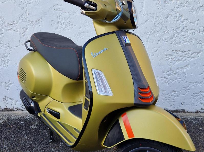 VESPA GTS SUPER SPORT